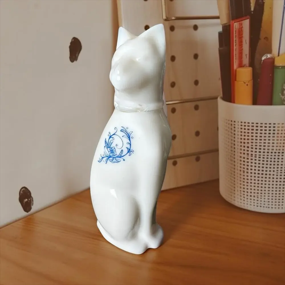 Vintage Avon Moonwind Cologne Cat Bottle 6 oz White Cat Figurine Blue Floral